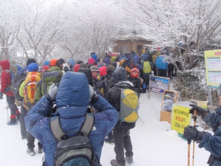 Hikers fighting their way through the final checkpoint.
