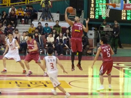 jjjjj collects a rebound for the Sakers.