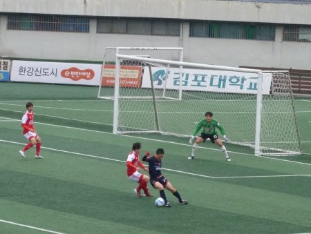 Pocheon on the attack.