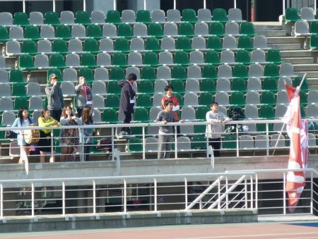 Goyang fans behind the goal.