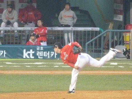 SK starting pitcher Yeo Gun Wook