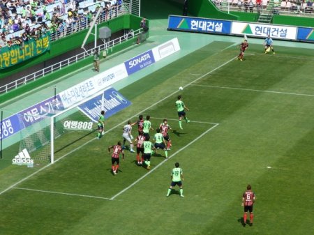 Defensive header from Lee Dong Gook.