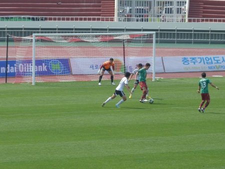 Chungju on the attack.