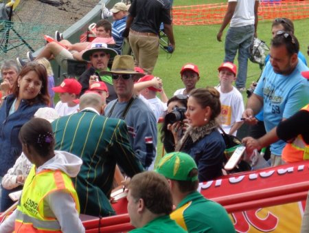 Amla signing autographs
